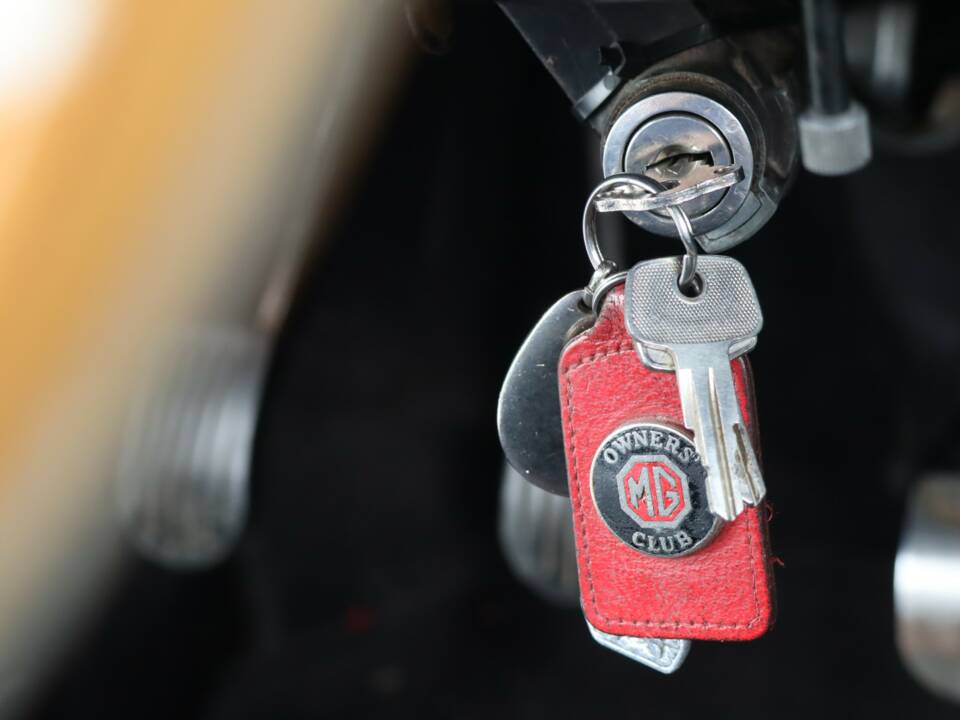 Image 50/50 of MG MGB GT (1974)