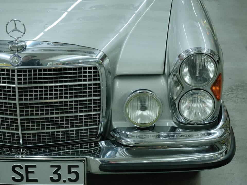 Image 20/50 of Mercedes-Benz 280 SE 3,5 (1970)