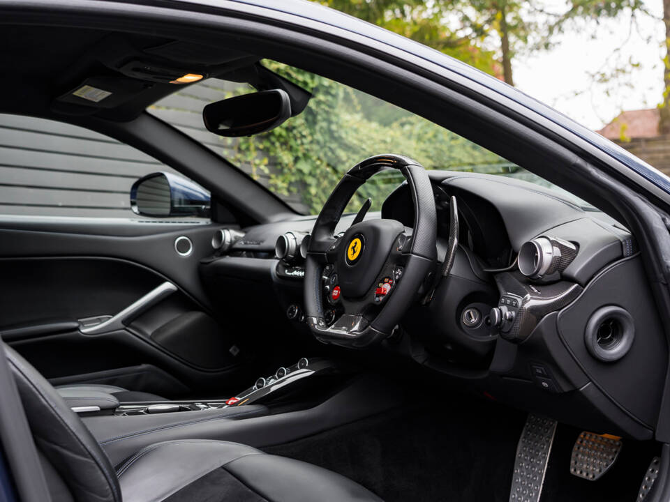 Immagine 55/65 di Ferrari F12berlinetta (2015)