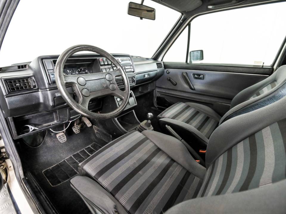 Afbeelding 10/50 van Volkswagen Golf Mk II GTi 1.8 (1987)