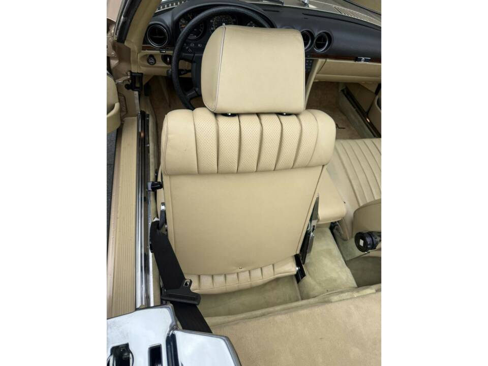 Obraz 34/50 pojazdu Mercedes-Benz 380 SL (1983)
