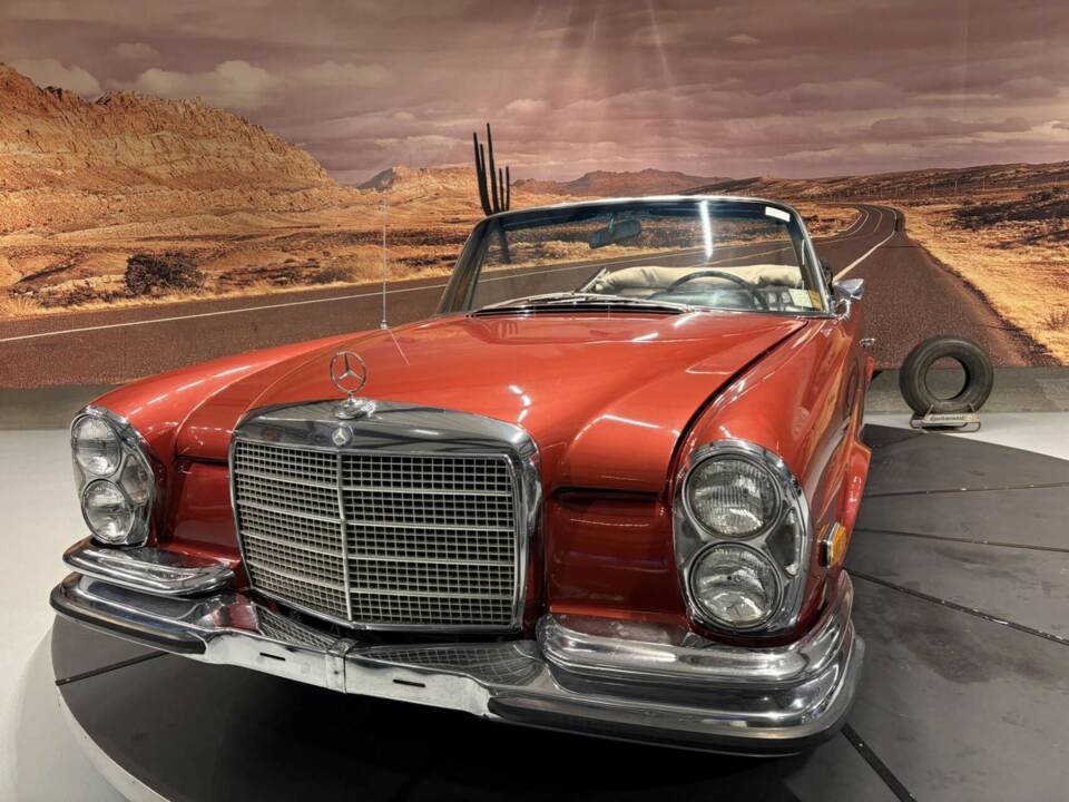 Image 3/49 de Mercedes-Benz 280 SE 3,5 (1971)