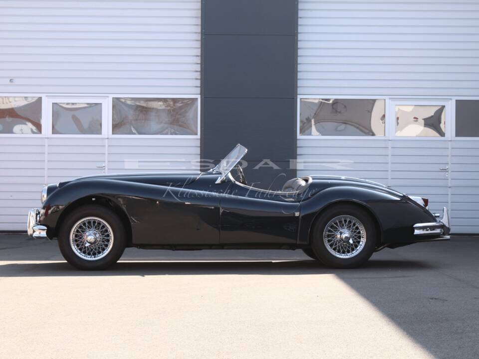 Image 3/24 de Jaguar XK 140 SE OTS (1957)