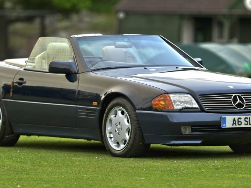 Image 7/50 of Mercedes-Benz SL 500 (1995)