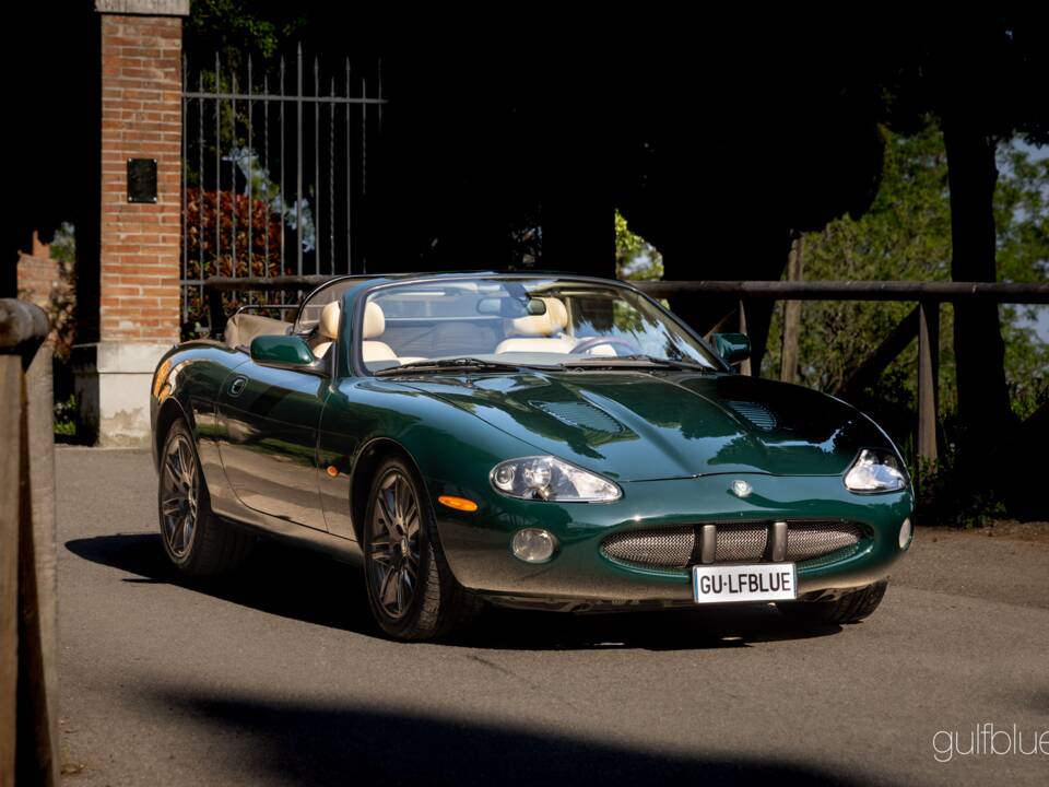 Image 2/70 of Jaguar XKR (2004)