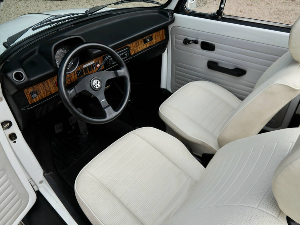 Image 3/50 of Volkswagen Käfer 1303 &quot;Champagne Edition&quot; (1977)