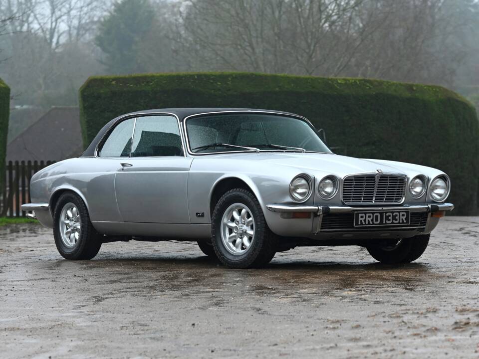Image 1/26 of Jaguar XJ 6 C 4.2 (1976)