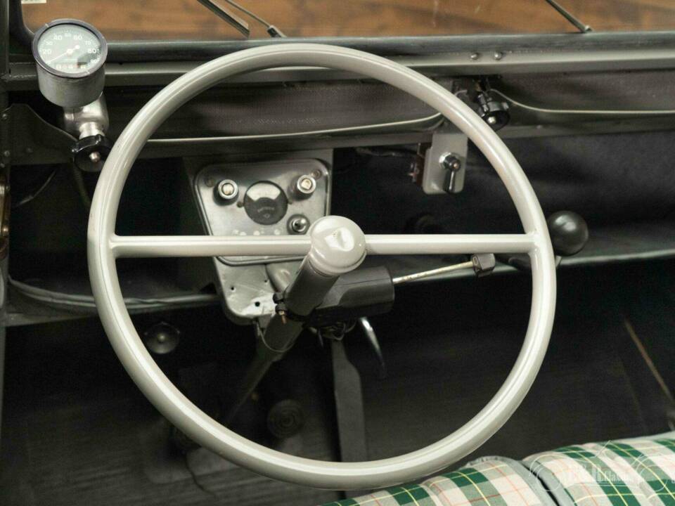 Image 13/19 of Citroën 2 CV France 3 (1953)
