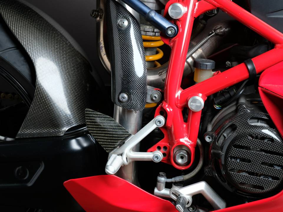 Immagine 3/11 di Ducati DUMMY (2005)
