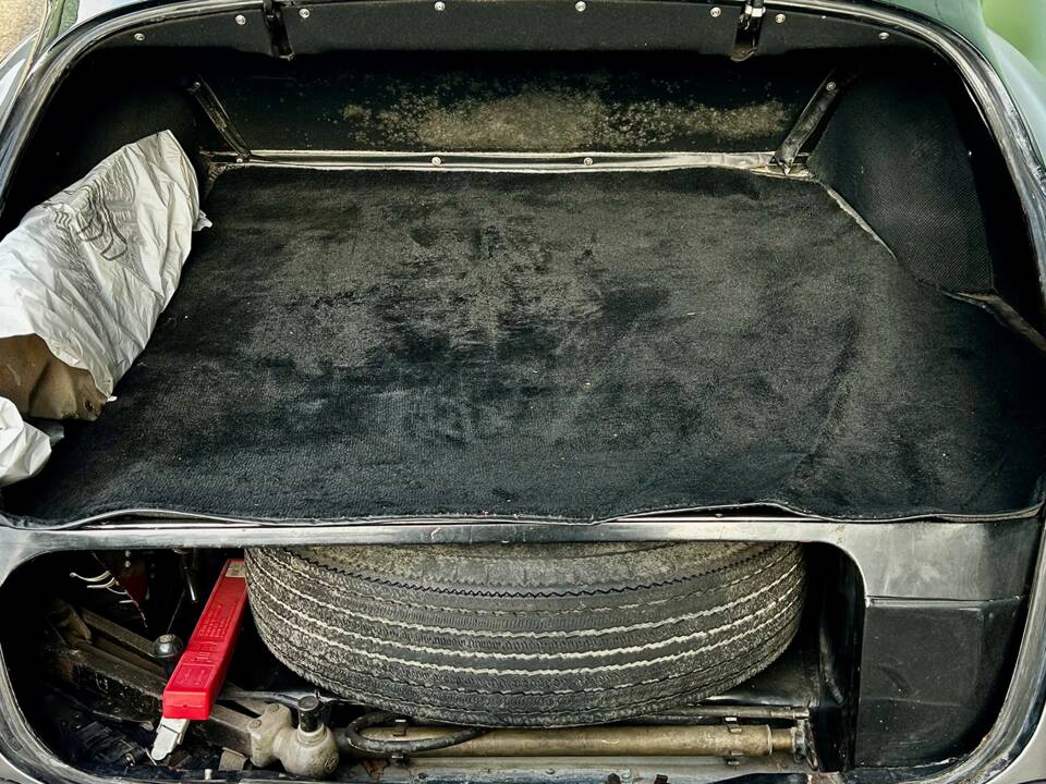 Image 14/16 of Rolls-Royce Silver Cloud I (1957)