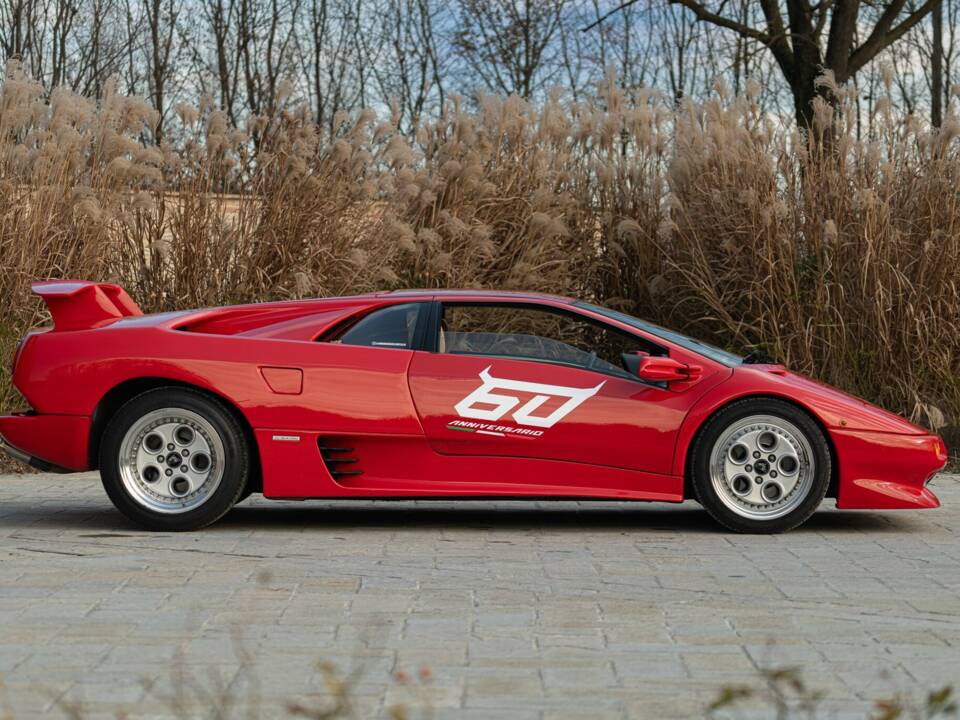 Image 4/50 of Lamborghini Diablo VT (1993)
