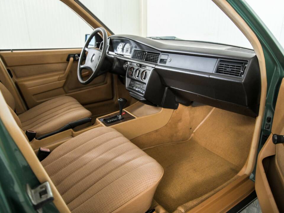 Obraz 12/50 pojazdu Mercedes-Benz 190 D 2.5 (1986)