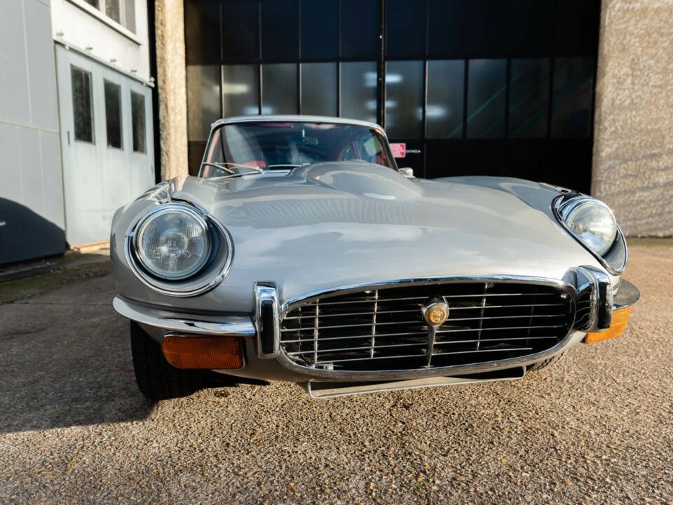 Bild 10/50 von Jaguar E-Type V12 (2+2) (1971)