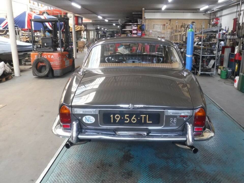 Image 5/50 of Jaguar XJ 6 2.8 (1972)