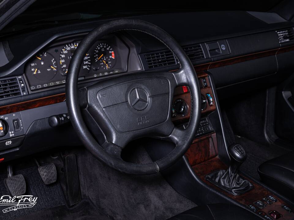 Bild 4/9 von Mercedes-Benz 300 CE-24 (1992)