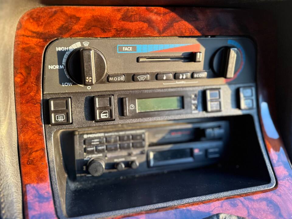 Image 30/40 of Jaguar Sovereign 3.6 (1989)