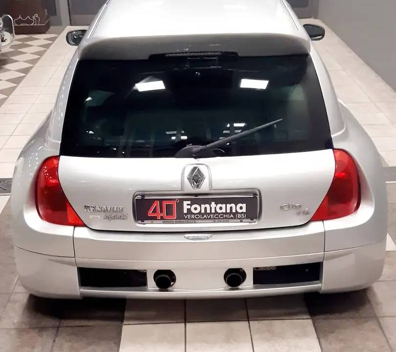 Image 11/15 of Renault Clio II V6 (2001)