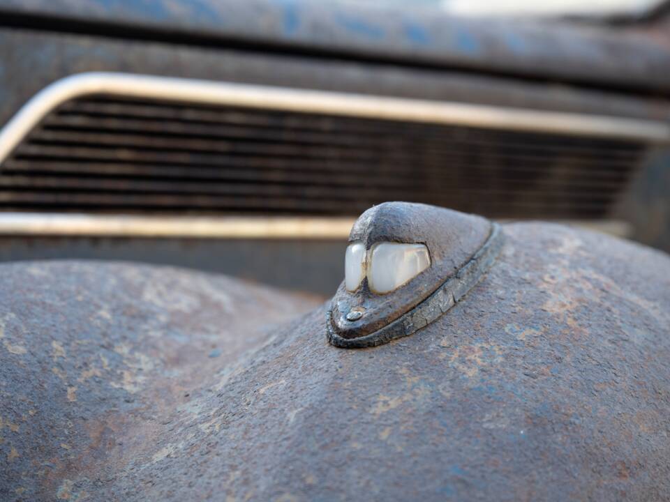 Image 41/134 of Ford V8 (1937)