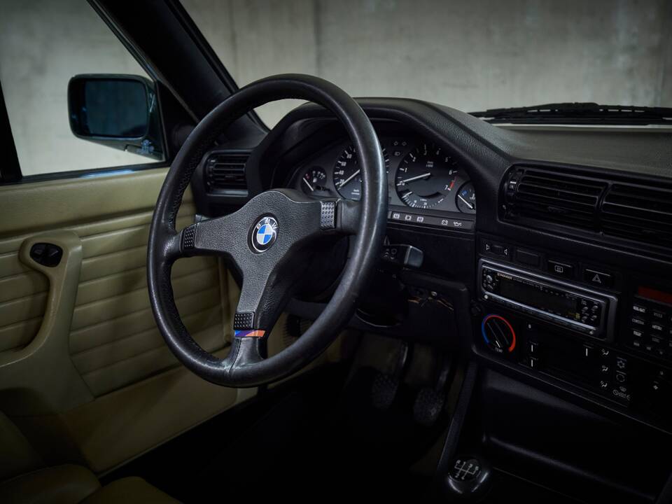 Image 50/90 of BMW 325i (1987)