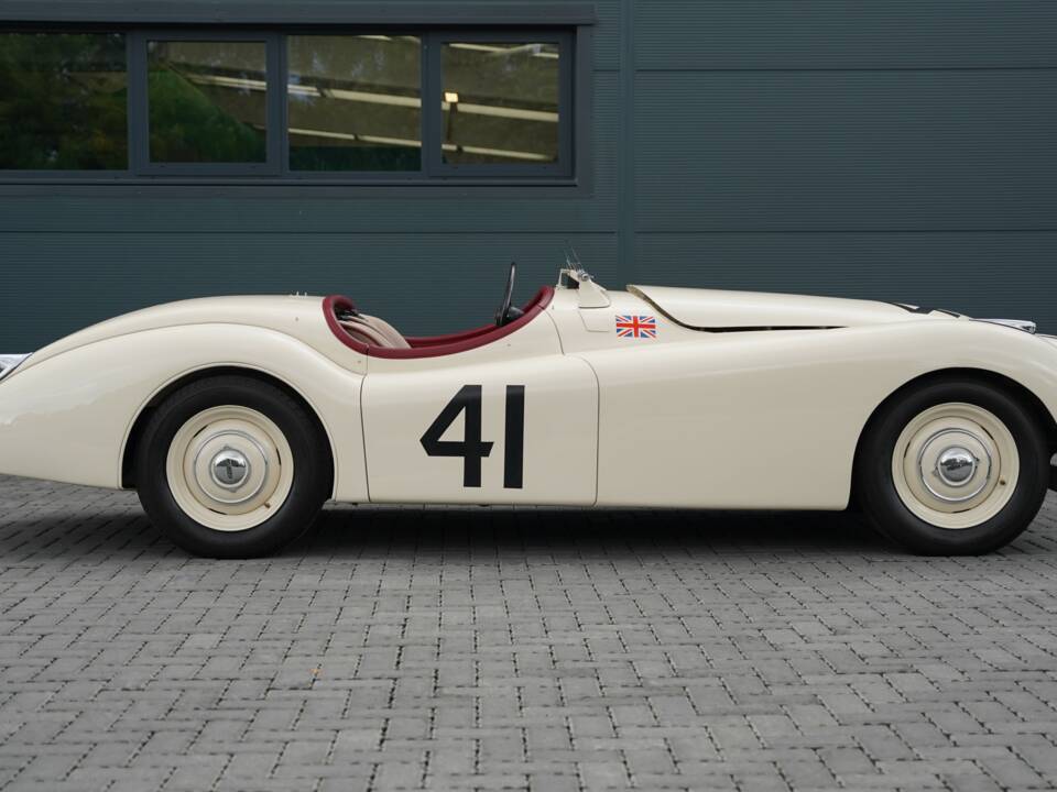 Image 3/50 of Jaguar XK 120 OTS (1950)