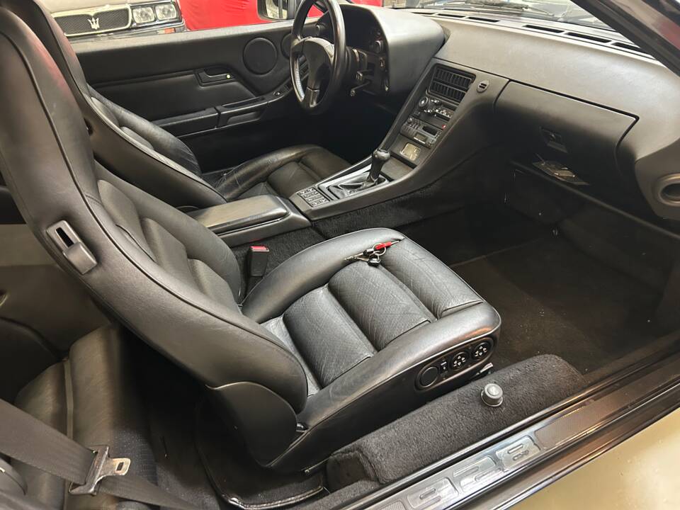 Image 19/63 of Porsche 928 GT (1989)