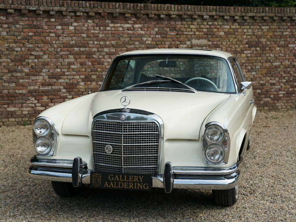 Image 46/50 de Mercedes-Benz 280 SE (1968)