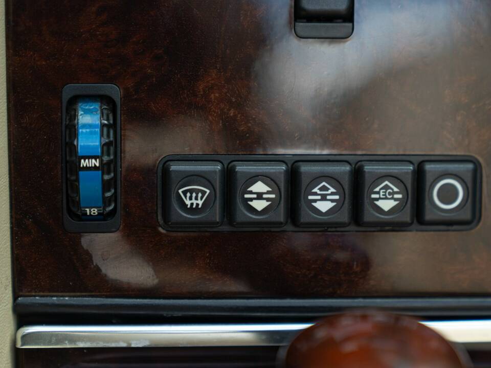 Image 46/50 of Mercedes-Benz 300 SL (1986)