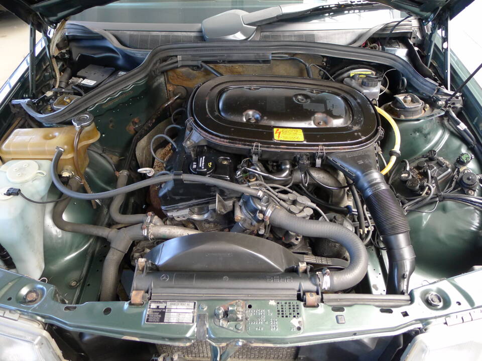 Bild 9/37 von Mercedes-Benz 190 E (1989)