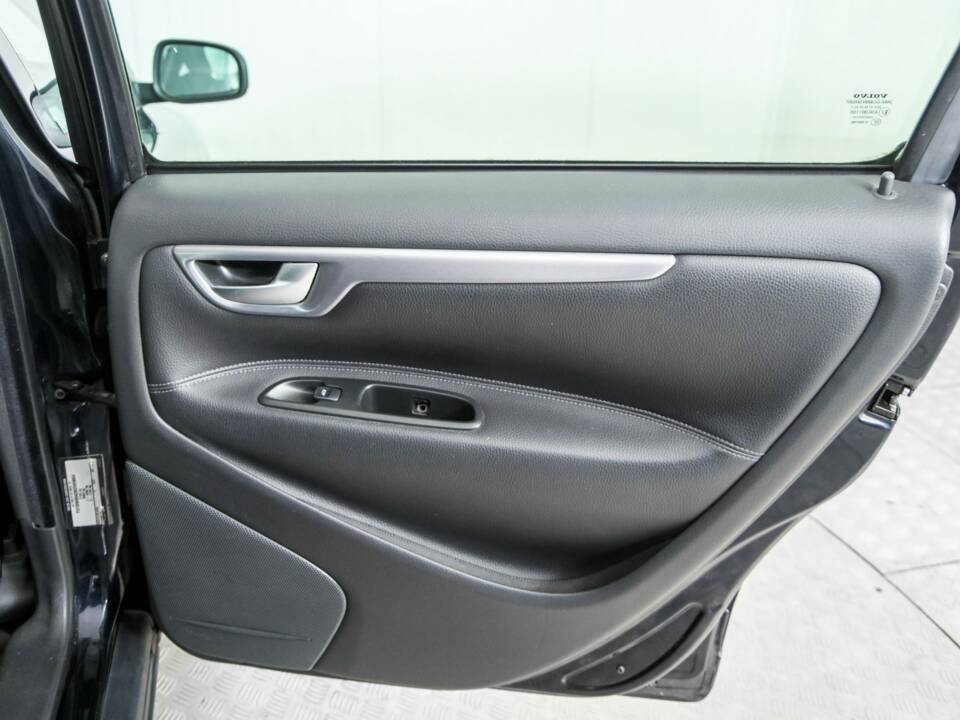 Bild 35/48 von Volvo V 70 2.4 (2006)