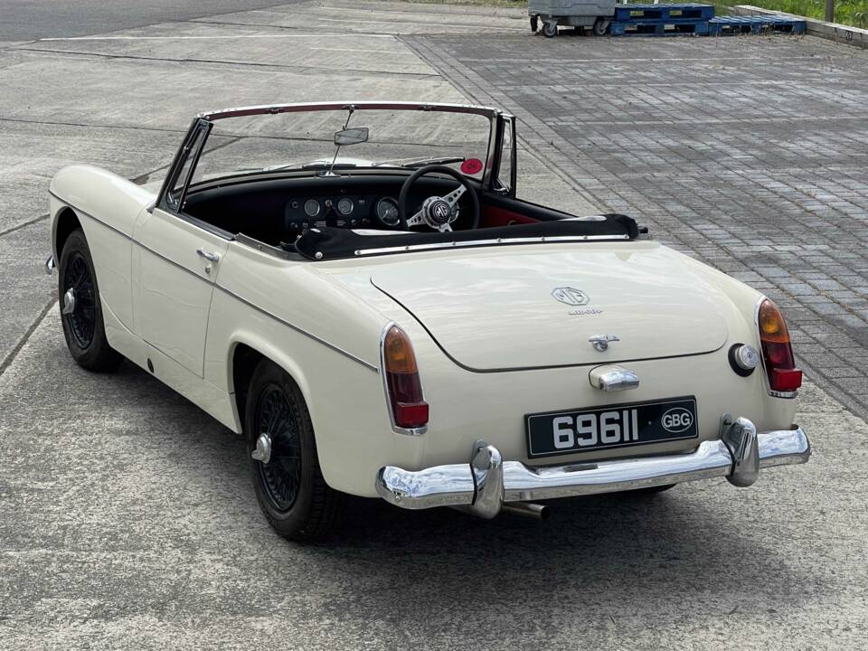 Image 5/12 of MG Midget (1967)