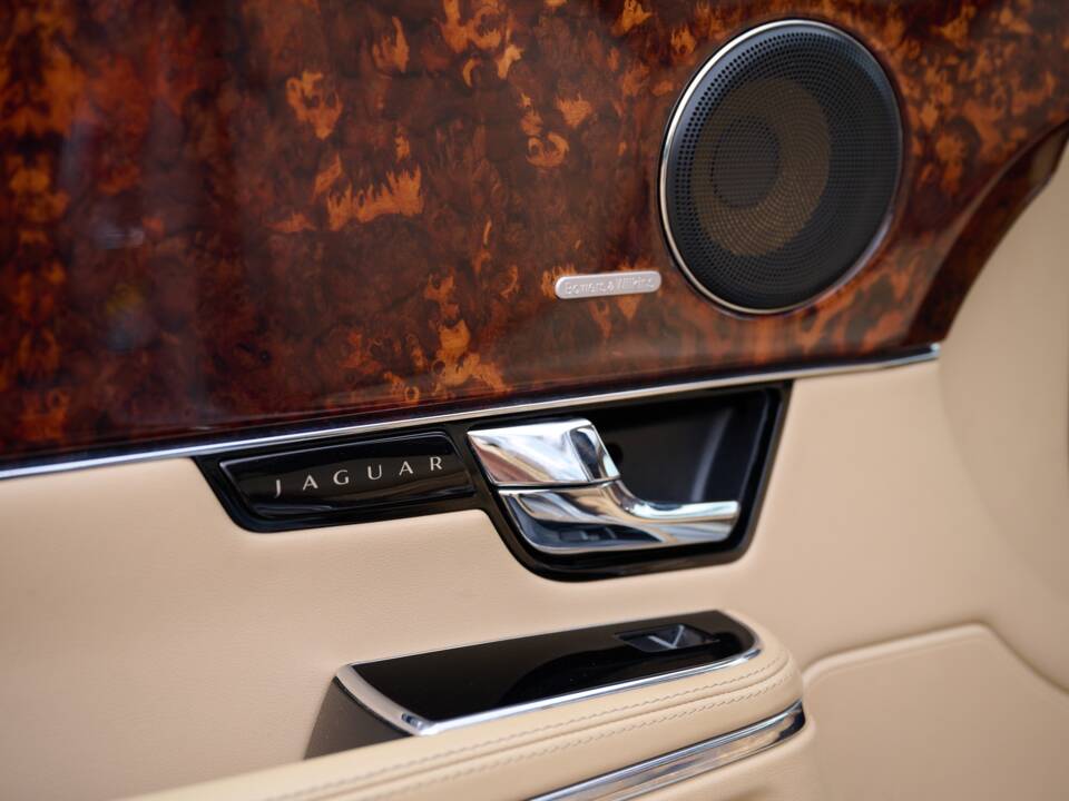 Bild 19/50 von Jaguar XJ 5.0 (2010)
