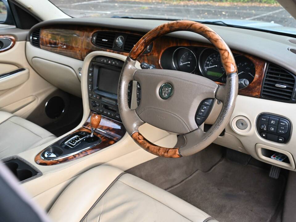 Image 47/50 of Jaguar XJ 8 4.2 (2006)