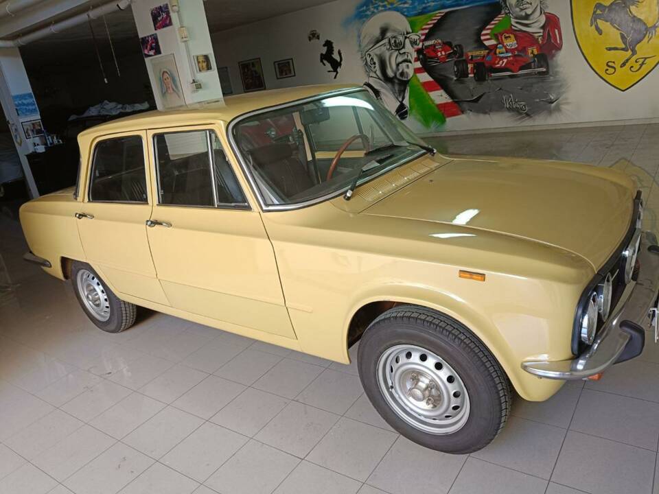 Image 15/26 de Alfa Romeo Giulia Nuova Super 1300 (1975)