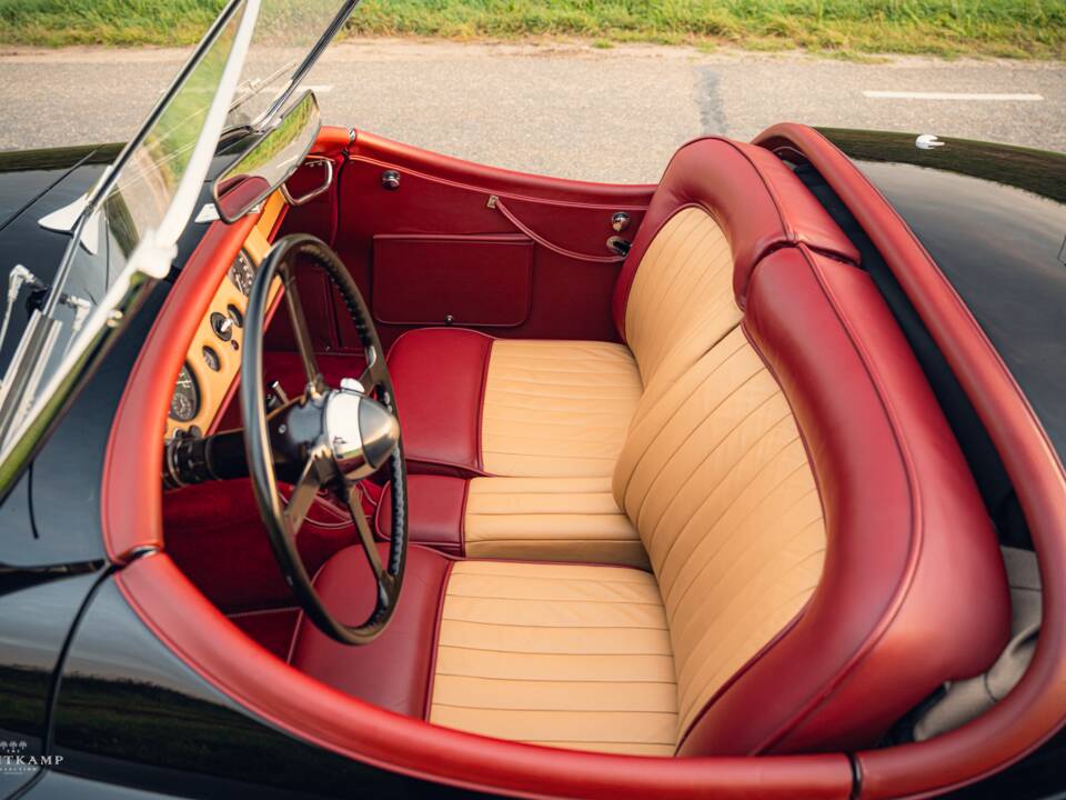 Image 13/20 of Jaguar XK 120 OTS (1950)
