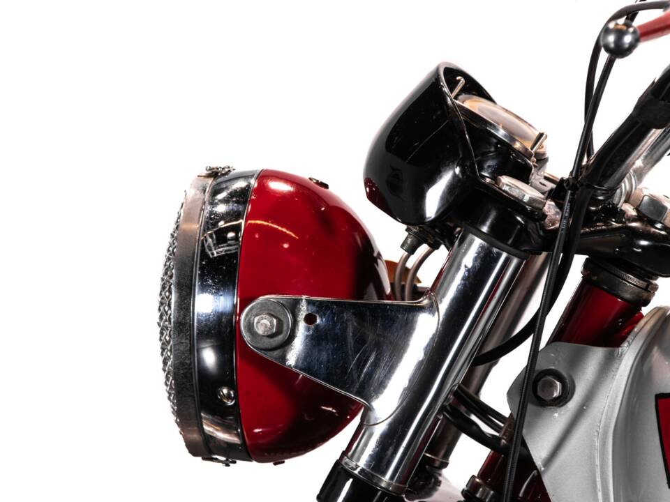 Image 6/34 of MV Agusta 250 Bicilindrica (1970)