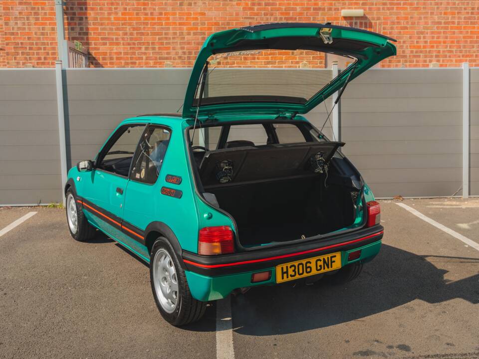 Bild 32/50 von Peugeot 205 GTi 1.9 (1991)