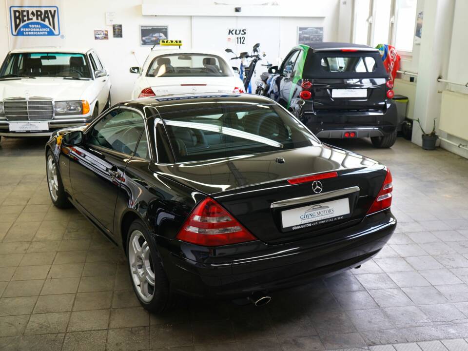 Immagine 9/44 di Mercedes-Benz SLK 230 Kompressor (2003)