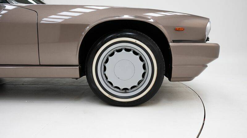 Image 10/15 of Jaguar XJ-S 3.6 (1985)
