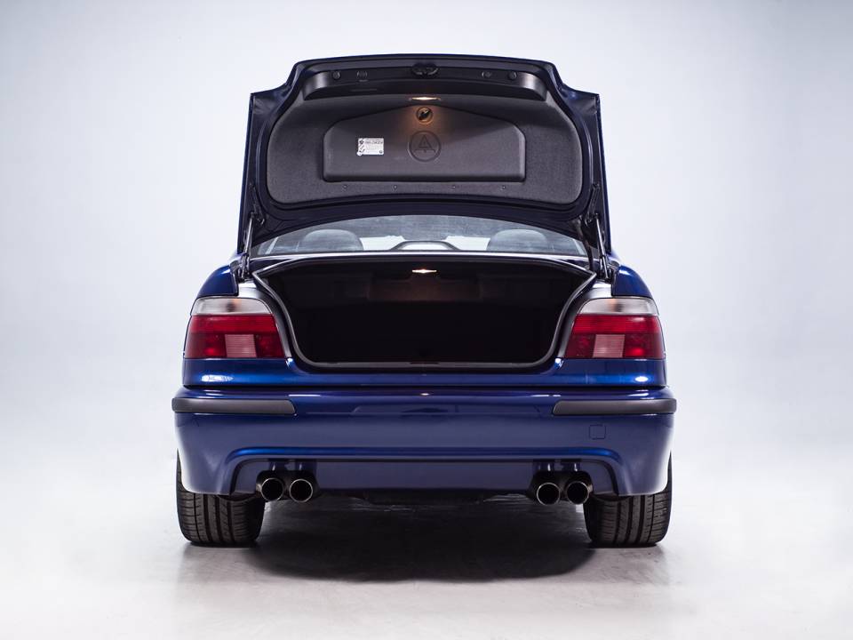 Image 32/36 of BMW M5 (1999)