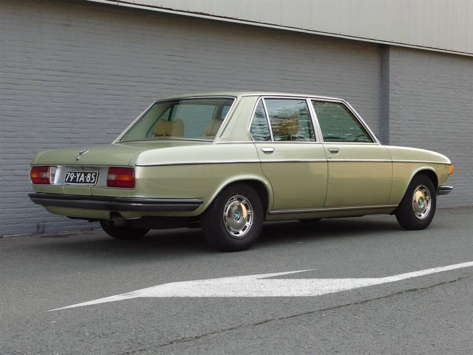 Image 3/95 de BMW 2500 (1977)