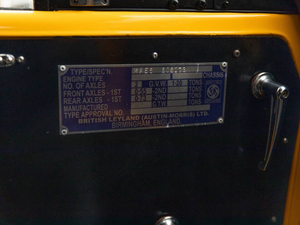 Image 45/50 of Morris Minor Van (1971)