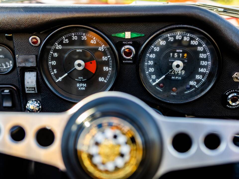 Image 37/50 de Jaguar E-Type (1969)