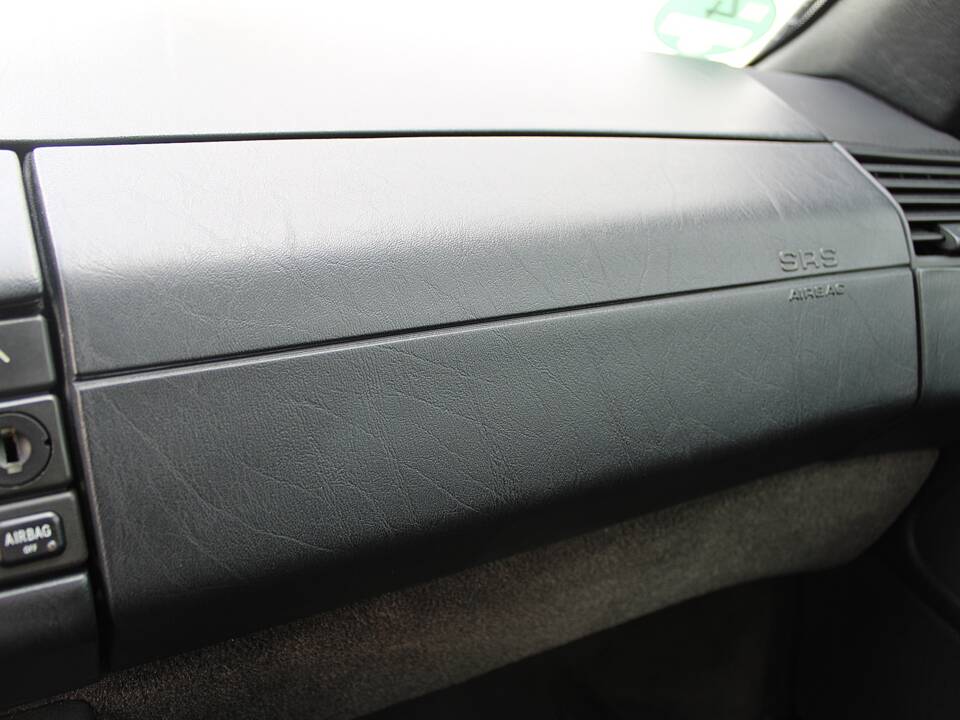 Image 37/50 of Mercedes-Benz SL 320 (2001)