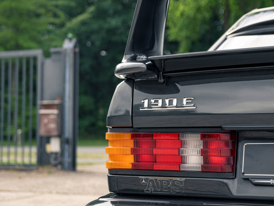 Imagen 23/51 de Mercedes-Benz 190 E 2.5-16 Evolution II (1991)