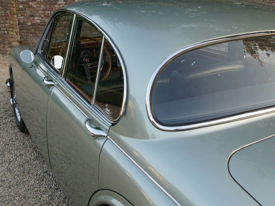 Image 37/50 of Jaguar Mk II 3.4 (1964)