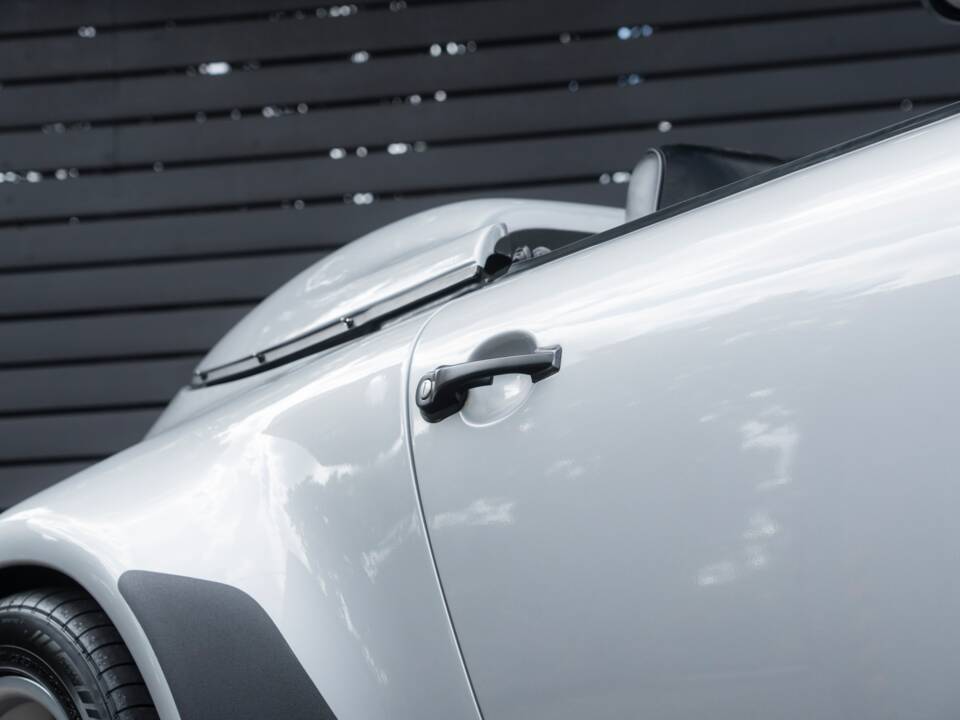 Image 62/68 of Porsche 911 Speedster 3.2 (1989)