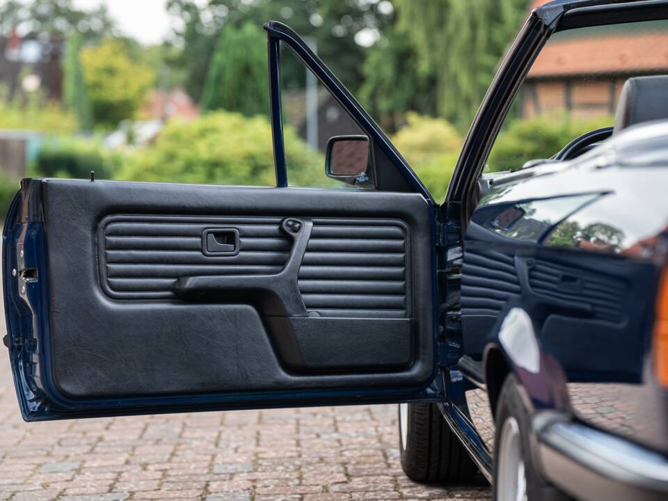 Image 25/99 of BMW 320i (1989)