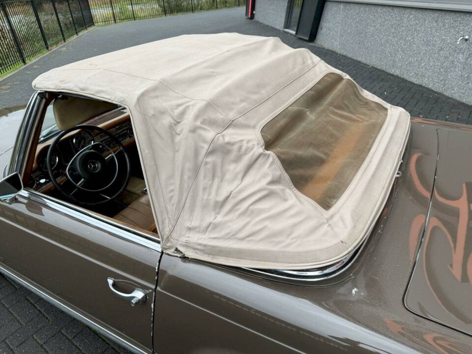 Image 14/36 de Mercedes-Benz 250 SL (1968)