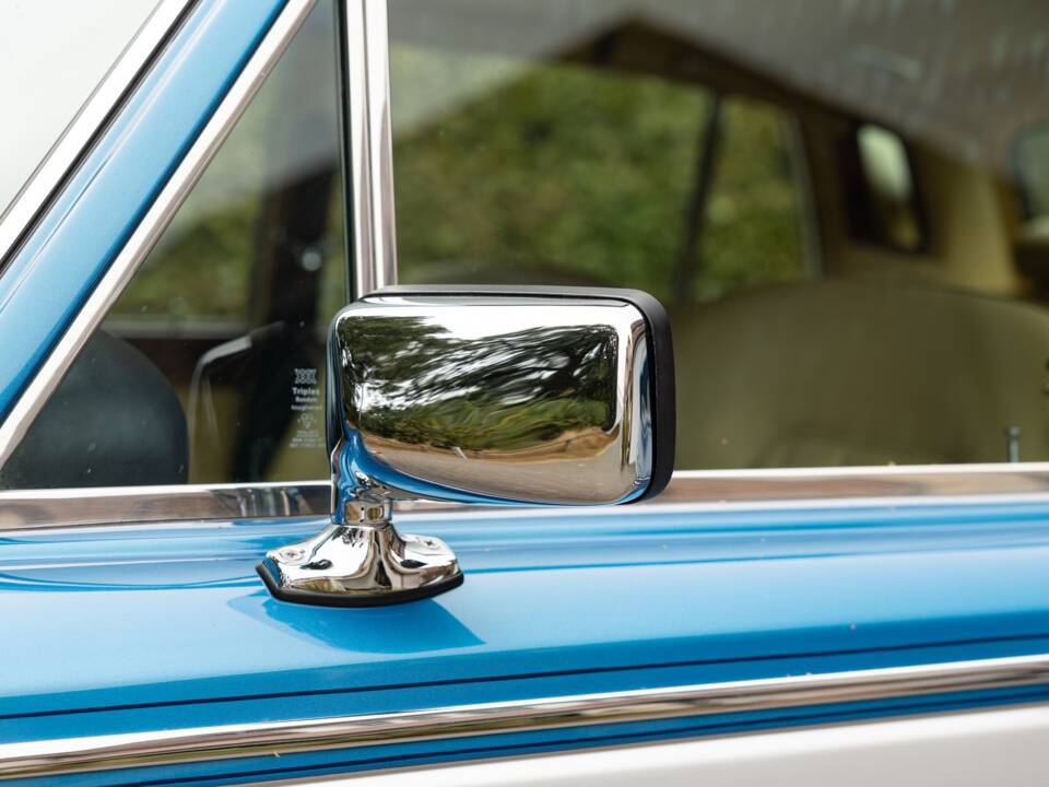 Image 38/50 of Rolls-Royce Silver Shadow II (1979)