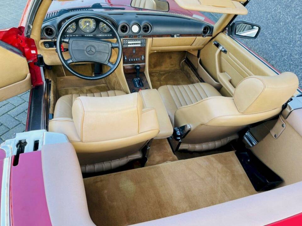 Image 17/36 de Mercedes-Benz 560 SL (1987)